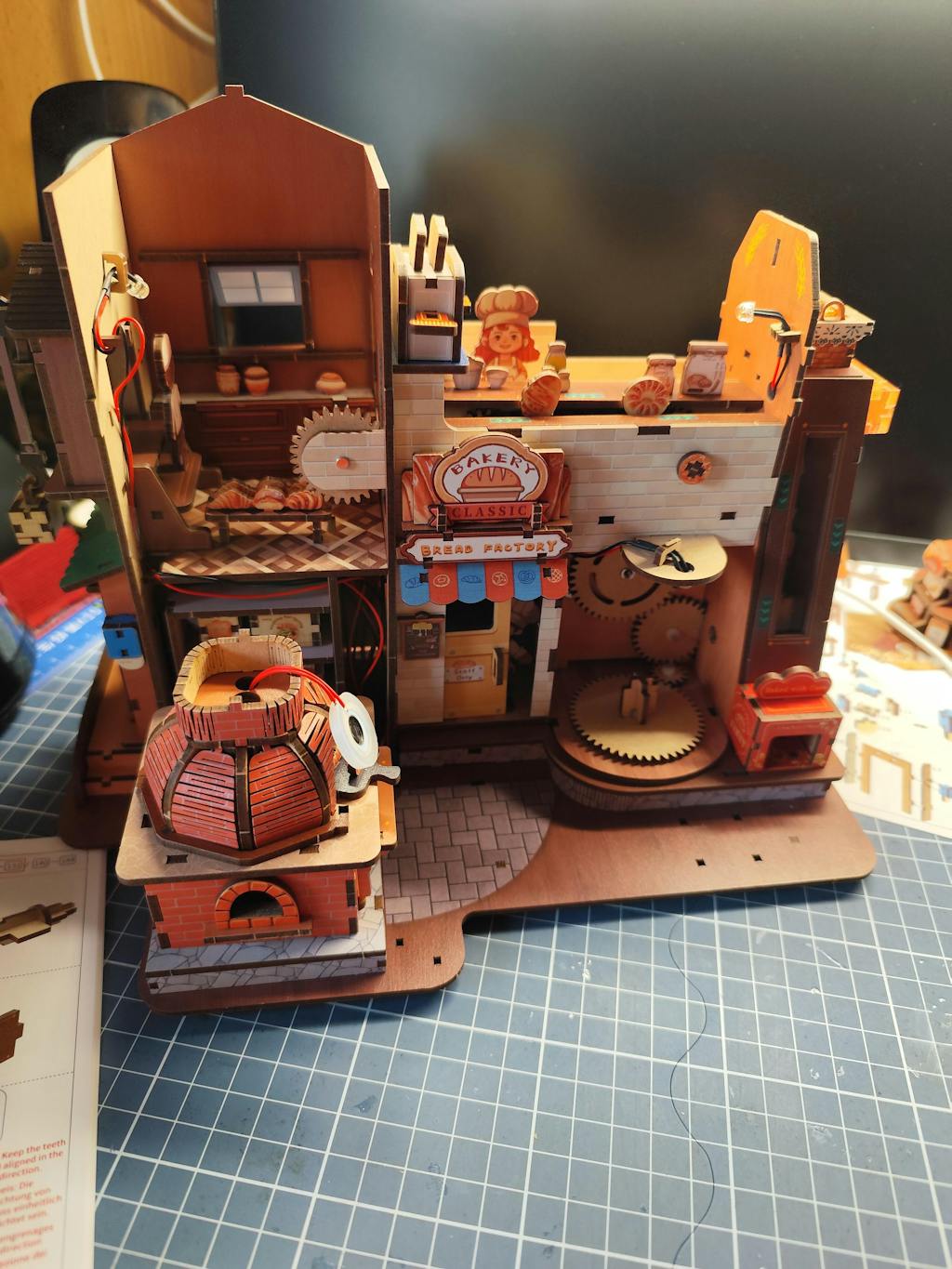 CUTEBEE DIY Miniature House |Bread Factory