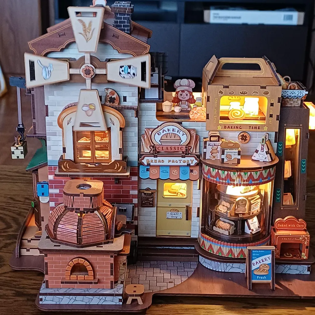 CUTEBEE DIY Miniature House |Bread Factory