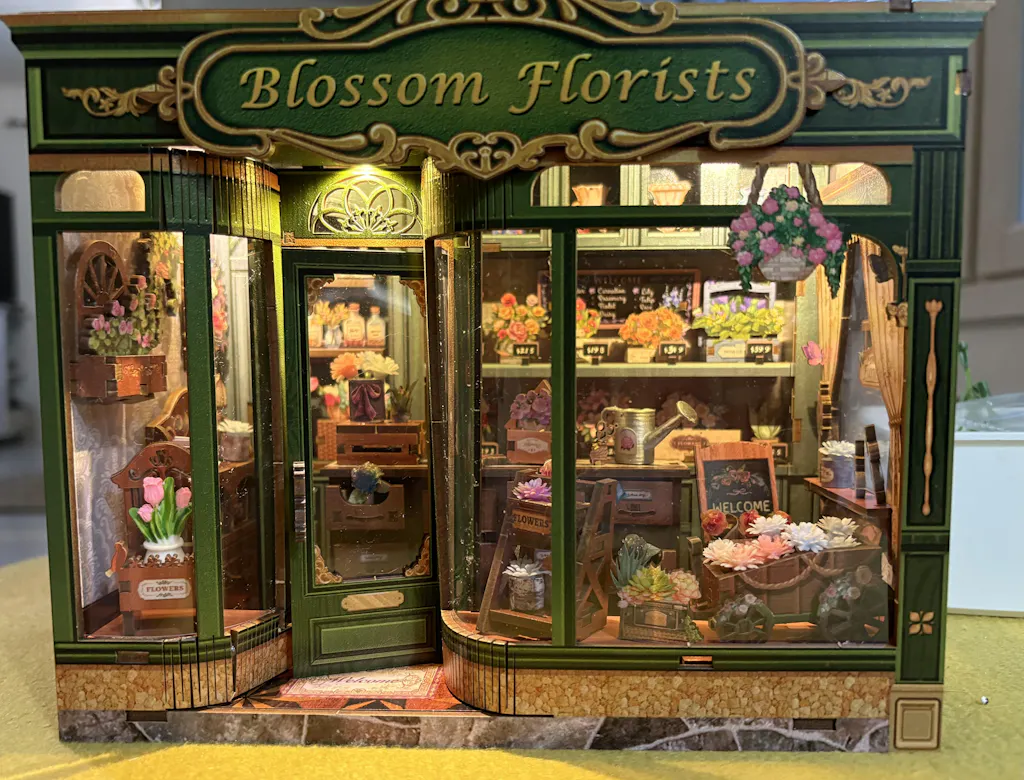 CUTEBEE DIY Dollhouse Kit | Blossom Florists