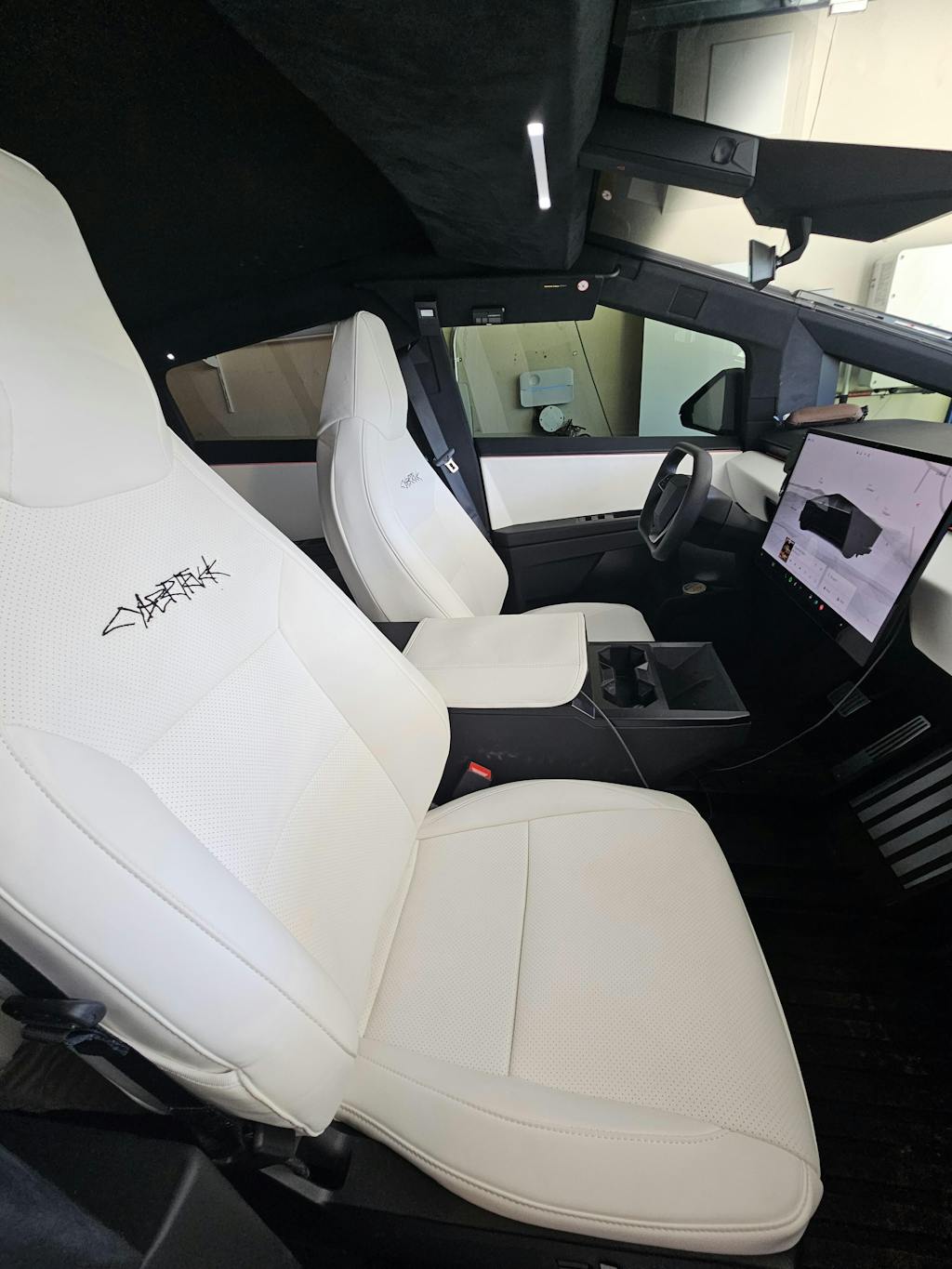Tesla Cybertruck Seat Covers Leather Seat Protector Full Coverage(Black/White)