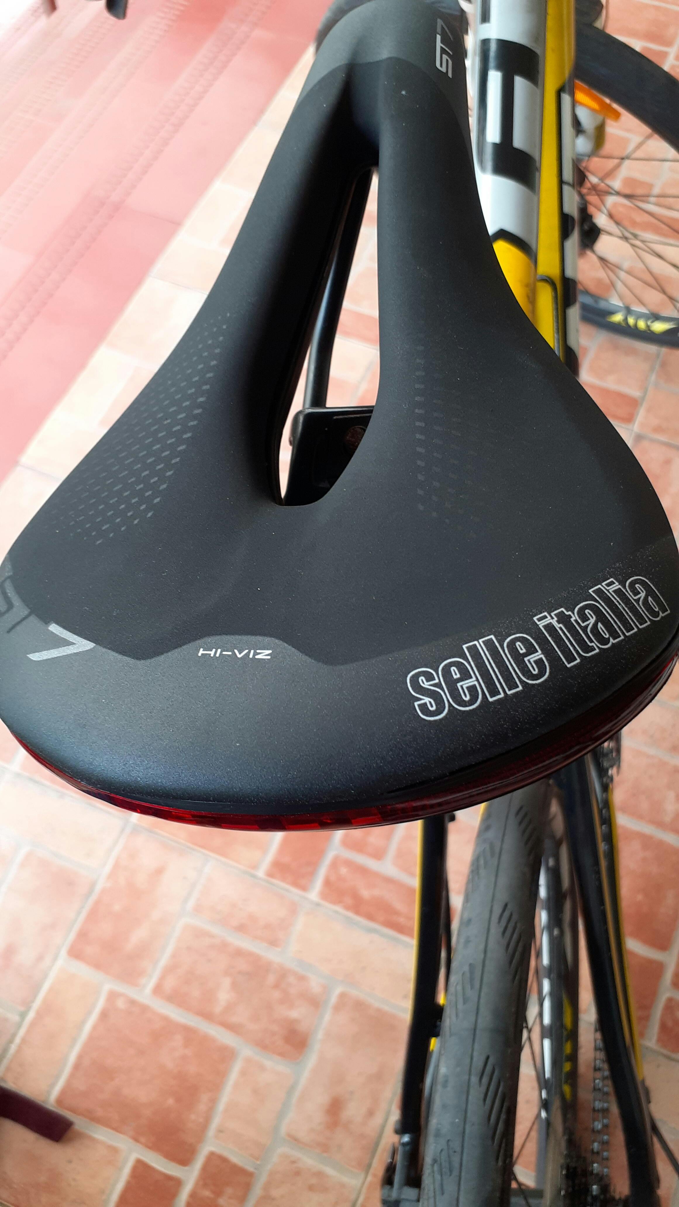 Buy Selle Italia ST 7 Vision Superflow Saddle Online in India|Cyclop.in