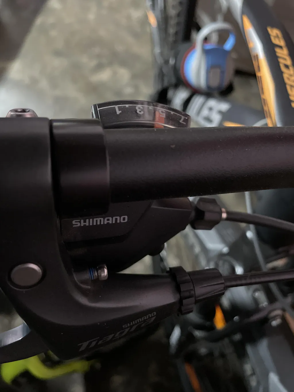 SHIMANO SL-M315-8R - Leva cambio per bicicletta RapidFire Plus, 8 velocità, destra, con display ottico del cambio - ESLM3158RA
