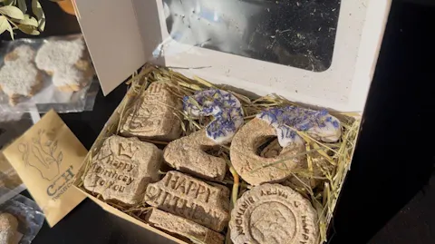 Candy'z Anniversaire  Friandises naturelles pour chevaux  Coffret personnalisé