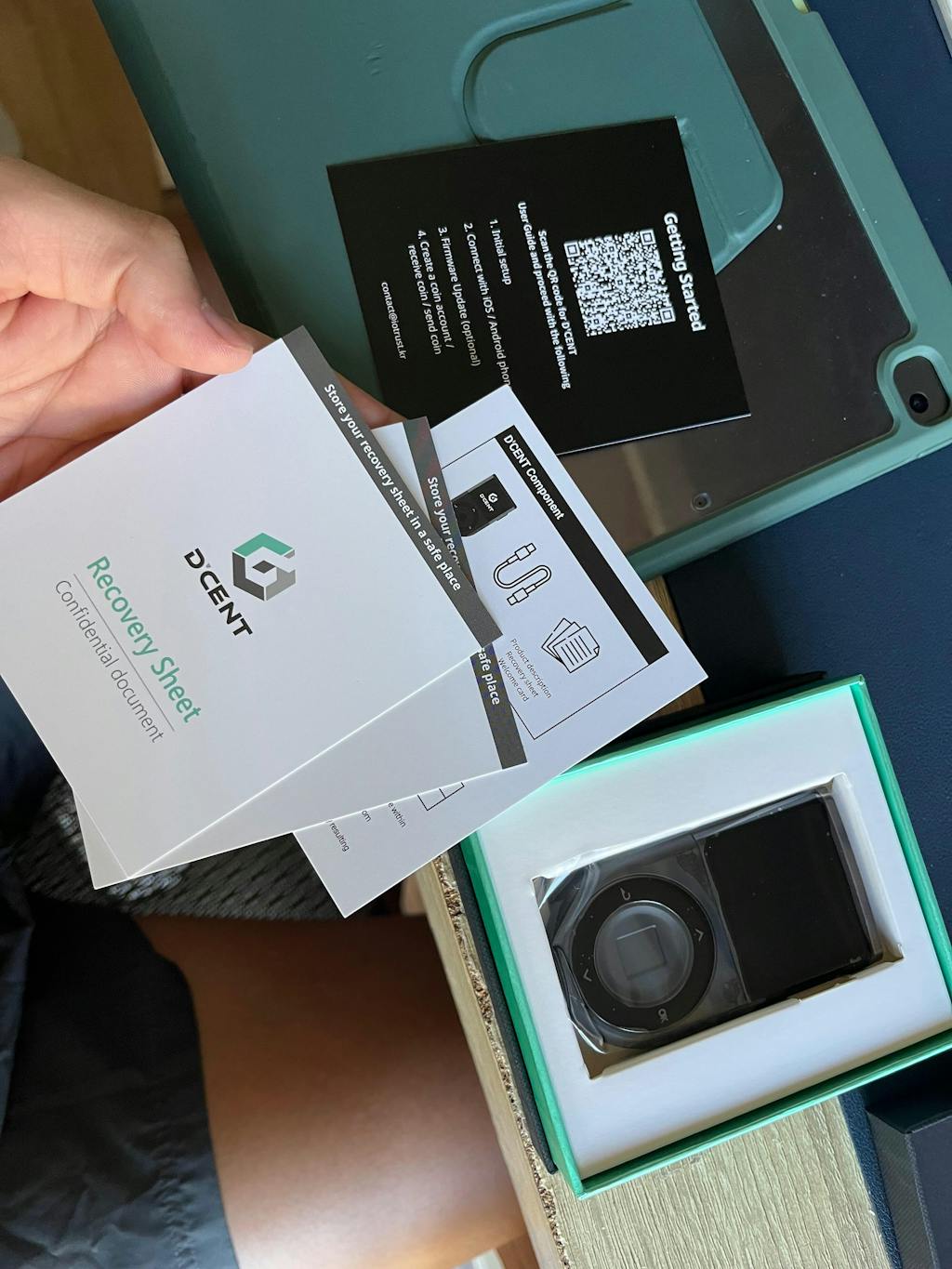 D'CENT 指紋認証型ハードウェア・ウォレット - 指紋認証でより