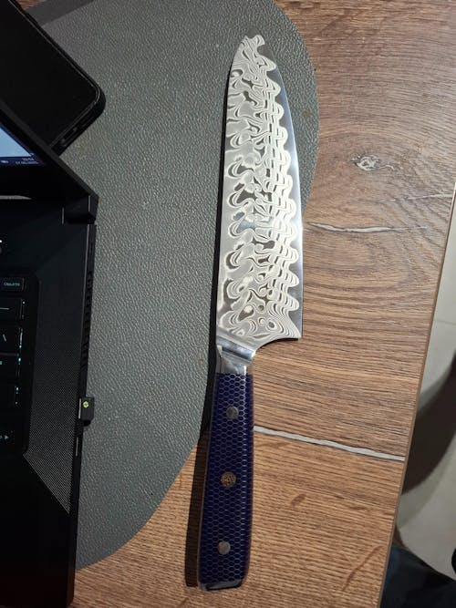 Cuțitul bucătarului, cuțitul pentru profesioniști, oțel damasc, mâner rășină model fagure, 20 cm (C15)