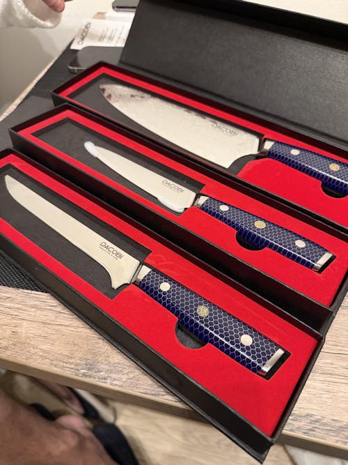 Cuțitul bucătarului, cuțitul pentru profesioniști, oțel damasc, mâner rășină model fagure, 20 cm (C15)