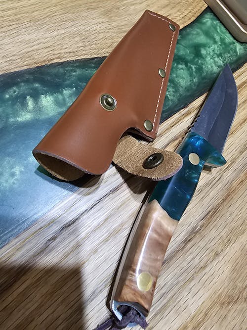 Cerbul 2.0 - cuțit pentru camping, mâner ergonomic rășină, 9 cm