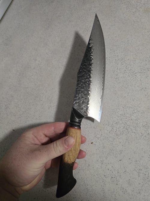 Cuțitul bucătarului, mâner ergonomic stejar alb, oțel damasc, 22 cm (C61)