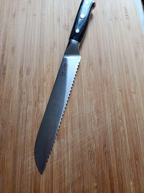 Cuțit pentru pâine oțel german, mâner lemn pakka, 20 cm (C52)