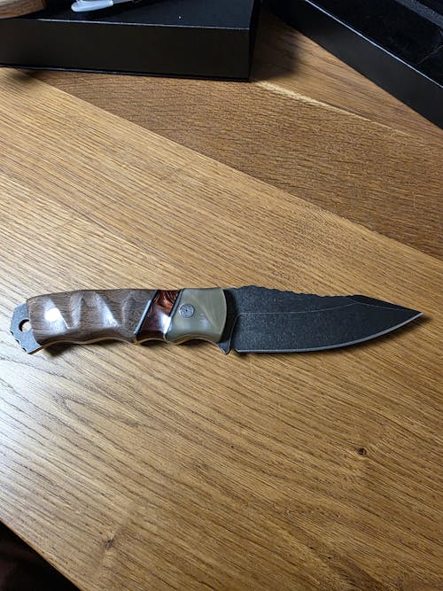 Cuțit Grizzly pentru camping, mâner lemn și corn, oțel D2