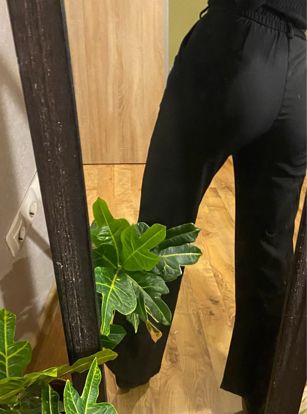 Ohla Solid White Wide Leg Pants Without Belt