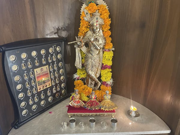 Bhakti Bliss Chowki 10x4 inch | Round Golden Frill