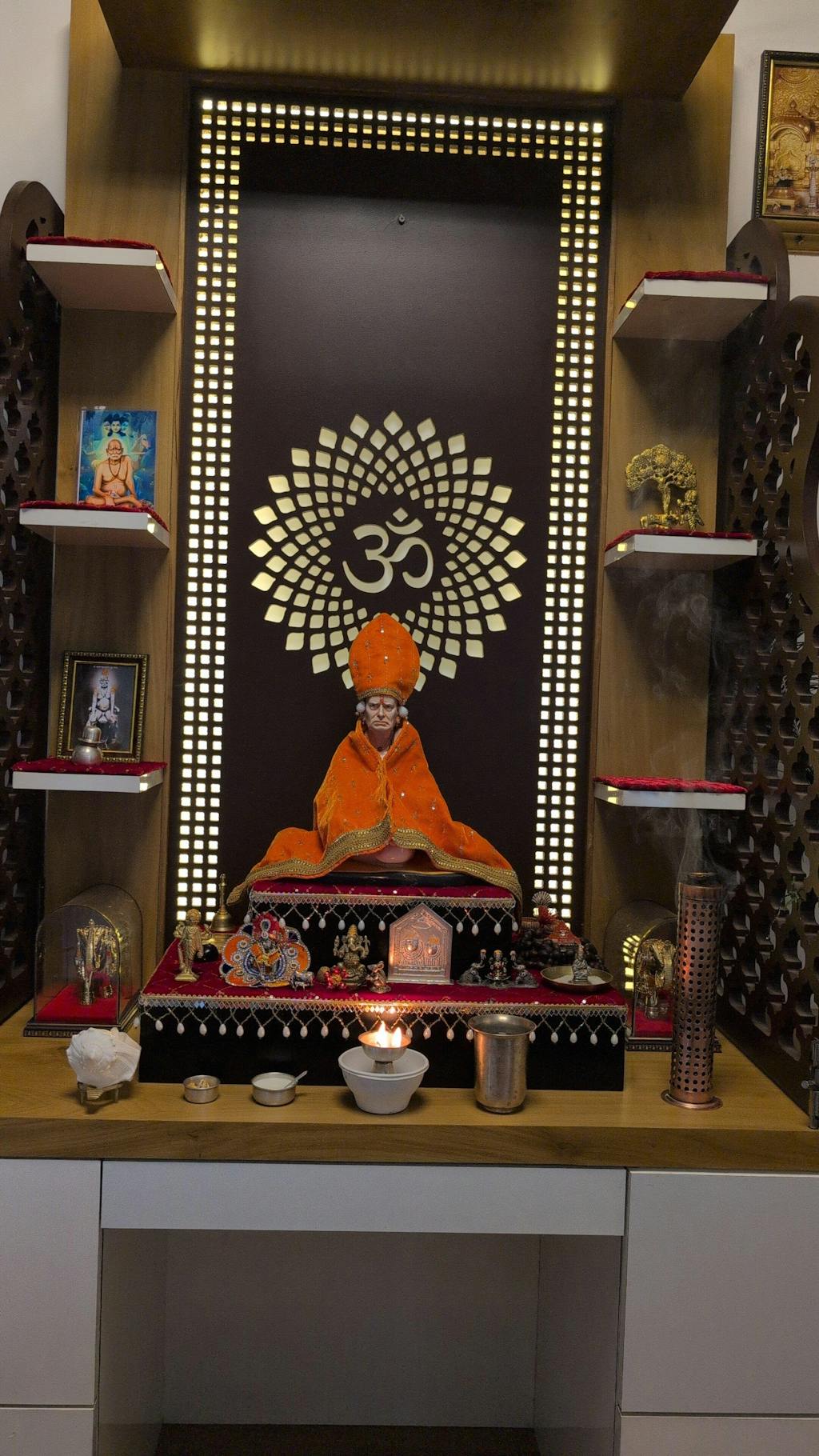 Dazzling Mirror Moti Chowki