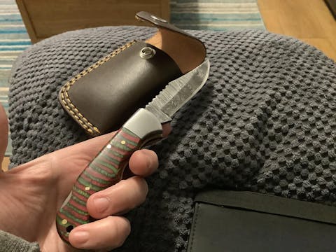 Premium Damascus Steel Pocket Knife – Handmade & Razor Sharp Multicolor Resin Handle with Leather Pouch.