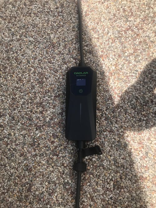 Daolar Typ 1 / Typ 2 Ladekabel Schuko 3.68KW  [1-Phase, 6-16A], Mobile Wallbox mit kontrollierbarer Digitalanzeige für Elektroauto, EV Ladegerät für Modell 3/Y, 3008/508, C5X, DS7, GLA, Q3, X3, ZOE, ID.3, ID.4 und andere PHEV/EV