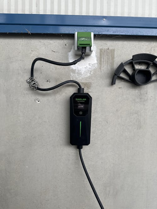Daolar Typ 1 / Typ 2 Ladekabel Schuko 3.68KW  [1-Phase, 6-16A], Mobile Wallbox mit kontrollierbarer Digitalanzeige für Elektroauto, EV Ladegerät für Modell 3/Y, 3008/508, C5X, DS7, GLA, Q3, X3, ZOE, ID.3, ID.4 und andere PHEV/EV