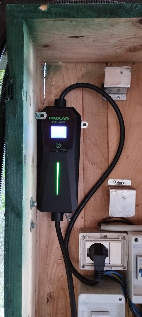 Daolar Type 1 / Type 2 Charging Cable Schuko 3.68KW [1-Phase, 6-16A], Mobile Wallbox with Controllable Digital Display for Electric Car, EV Charger for Model 3/Y, 3008/508, C5X, DS7, GLA, Q3, X3, ZOE, ID.3, ID.4 and Other PHEV/EV