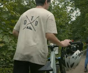 X logo trail cotton tee