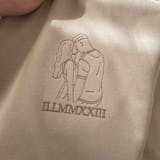 Personalisierter Pullover mit Outline Zeichnung