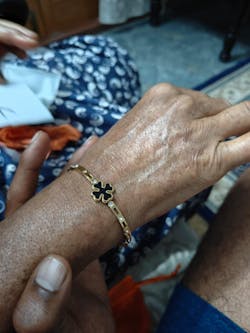 Beautiful heart flower and stone clutch bracelet - kada