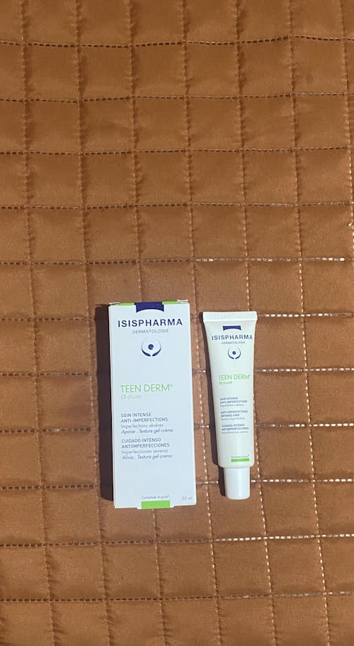 Isispharma Teen Derm Alpha Pure, Tratamiento intenso anti-imperfecciones para piel grasa, 30ml.