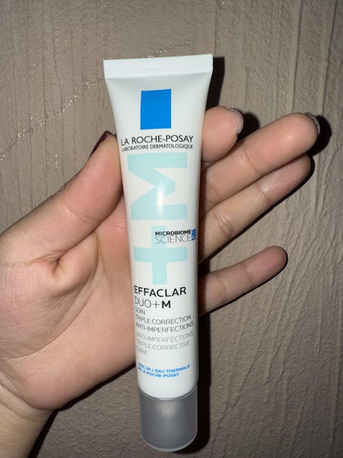 Kit-Effaclar Duo+M 40ml + Effaclar gel moussant 50ml + Anthelios UV mune 400 3ml.