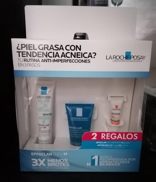 Kit-Effaclar Duo+M 40ml + Effaclar gel moussant 50ml + Anthelios UV mune 400 3ml.