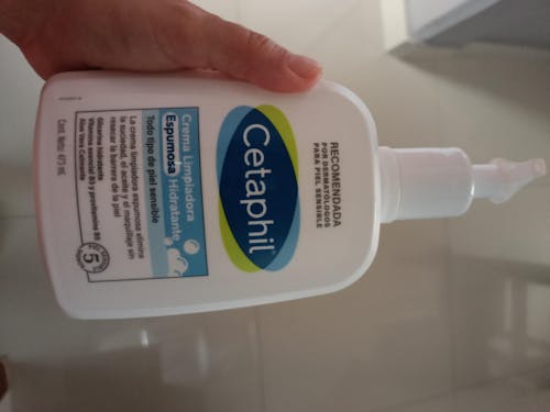 Cetaphil crema limpiadora espumosa hidratante 473ml.
