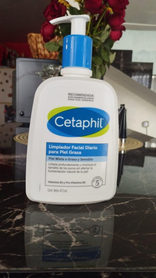 Cetaphil limpiador facial para piel grasa 237ml.