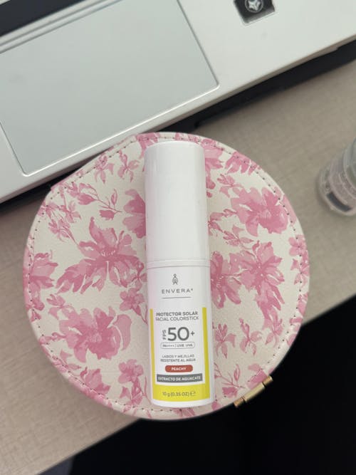 Envera Protector Solar en barra con color (Peachy) FPS50+ UVA/UVB PA++++ (Barra de color para mejillas, párpados y labios) 50ml.