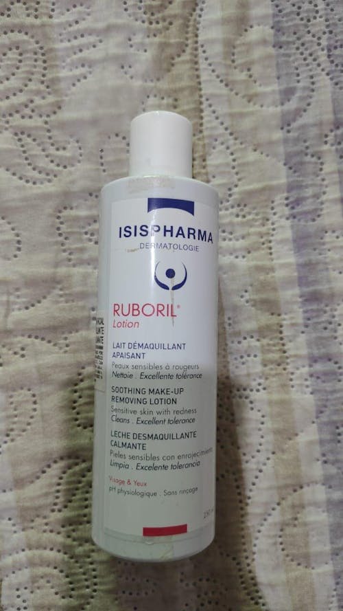 Isispharma ruboril leche desmaquillante para pieles sensibles 250ml.