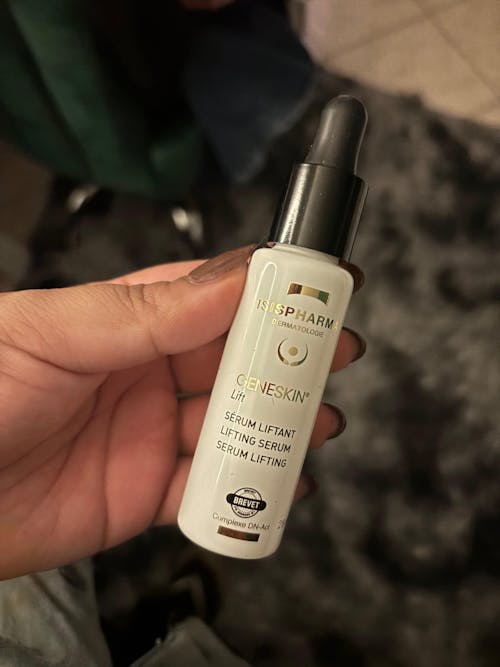 Isispharma Geneskin Lift Serum, Reduce las arrugas y reafirma la piel, 28ml.