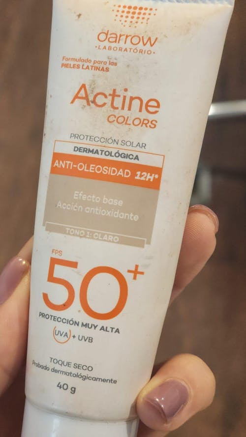 Darrow actine colors protector solar FPS50+ para piel grasa tono 2: medio 40gr.
