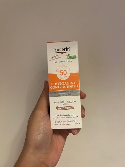 Eucerin Photoaging Control anti-arrugas tono medio FPS50+ 50ml.