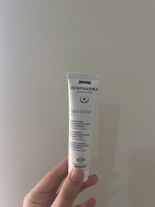 Isispharma teen derm az, seboregulador y anti imperfecciones 30ml.