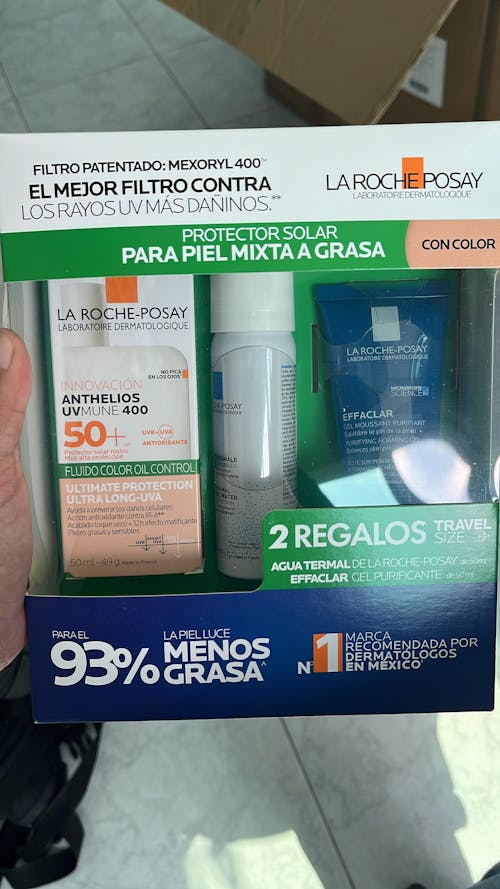 La Roche-Posay Kit Anthelios UVMune 400 Oil Control con Color 50 ml + Effaclar Gel Moussant 50 ml + Agua Termal 50 ml