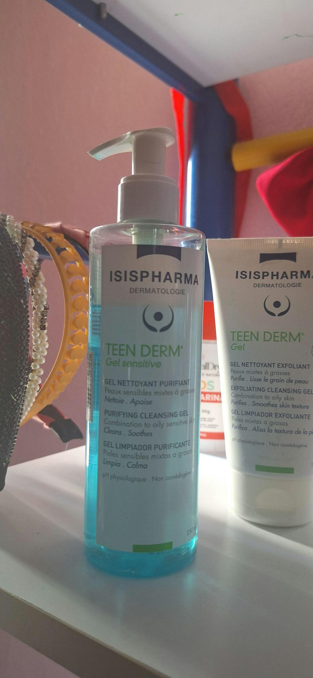 Isispharma Kit-Teen Derm Gel Sensitive 250 ml + Teen Derm AZ 40 ml