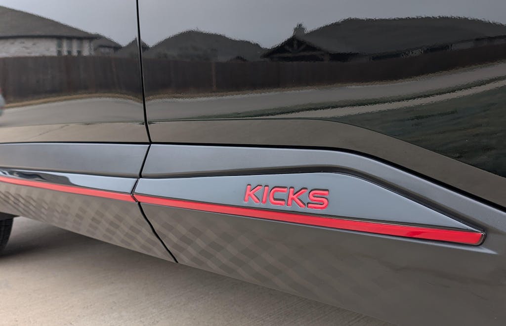 Nissan Kicks (SUV) | 2025-2026 | Rocker (2Tone) | #NIKI25RKI