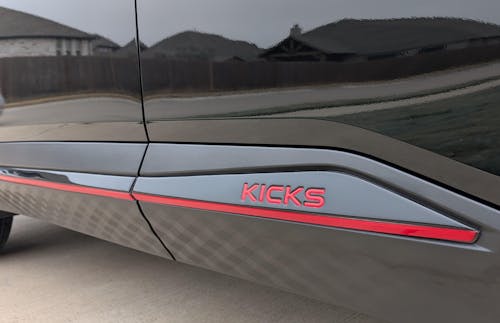 Nissan Kicks (SUV) | 2025-2026 | Rocker (2Tone) | #NIKI25RKI
