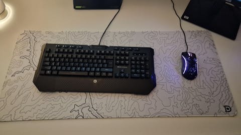 WHITE TOPO CANYON DESKPAD