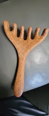 Natural Golden Sandalwood Five-Claw Scalp Massager