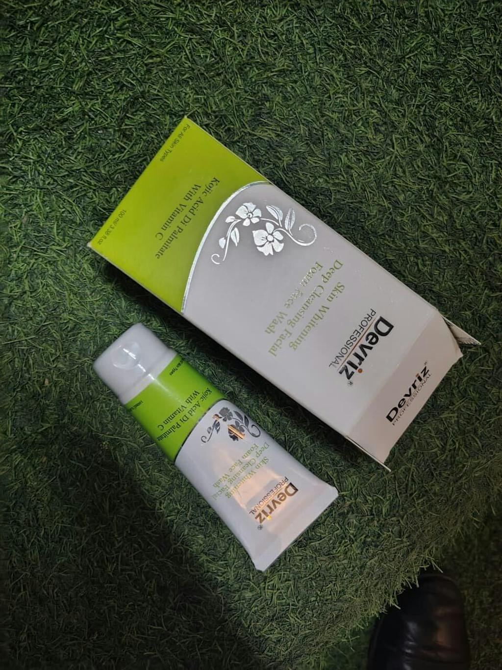 Skin Whitening & Deep Cleaning Foam Facewash