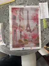 Torre Paris 30 x 45 Contiene DIAMANTES DE RESINA: GELATINA BRILLANTE EN LA OSCURIDAD, AB Y POLVO DE HADA