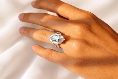 Hexagon Cut Green Moissanite Baguette Accents Diamond Ring – Unique Geometric