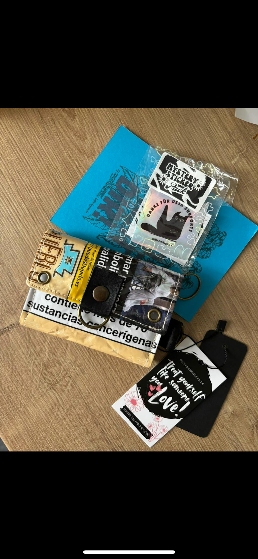 Geldbeutel (Upcycled Trash) Nr. 12 - hidden Kitten