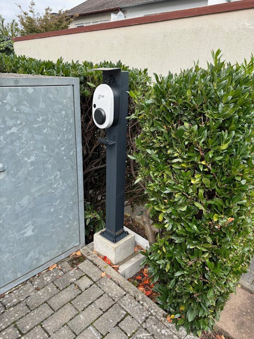 Ladesäule passend für Go-e Charger Gemini / Gemini 2.0 und Fronius Wattpilot mit Dach und Kabelhaken | Ständer | Standfuß | Stele | Base