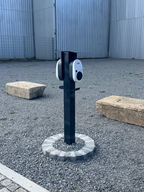 Doppel Ladesäule passend für 2x Go-e Charger Gemini / Gemini 2.0 und Fronius Wattpilot mit Dach und Kabelhaken | Ständer | Standfuß | Stele | Base