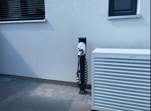 Ladesäule passend für Go-e Charger Gemini / Gemini 2.0 und Fronius Wattpilot mit Dach und Kabelhaken | Ständer | Standfuß | Stele | Base