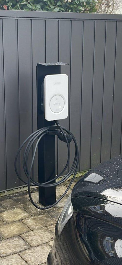 Ladesäule passend für Fronius Wattpilot Flex Home (auch Fronius C6 Wattpilot Flex Home 22) und Pro mit Dach und Kabelhaken | Ständer | Standfuß | Stele | Base