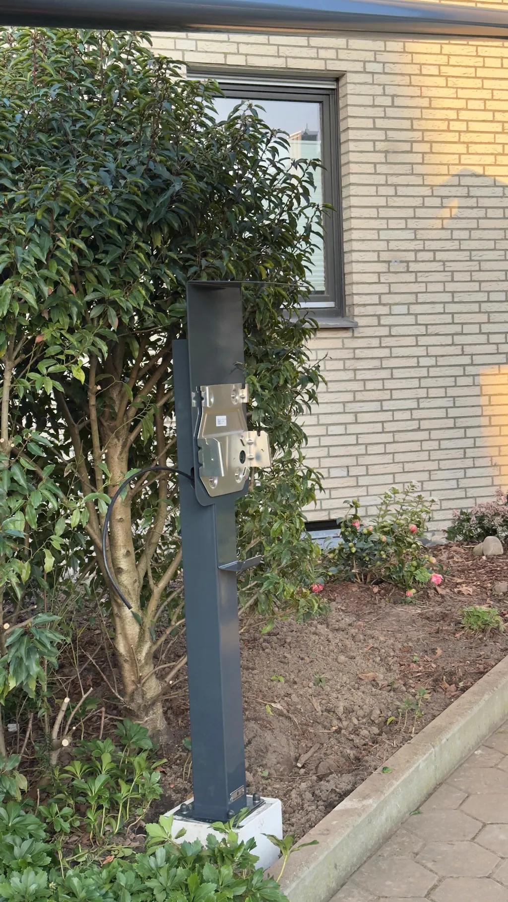 Fertigfundament aus Beton für "DIE-LADESÄULE.DE" Ladesäule, Standfuß oder Stele